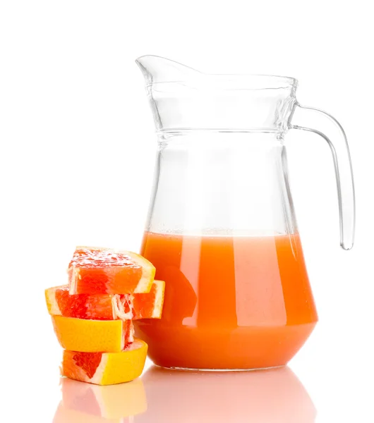 Gesneden grapefruit en SAP geïsoleerd op wit — Stockfoto