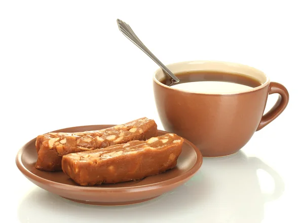 Eine Tasse Tee und Untertasse mit köstlichem Serbet isoliert auf weiß — Stockfoto