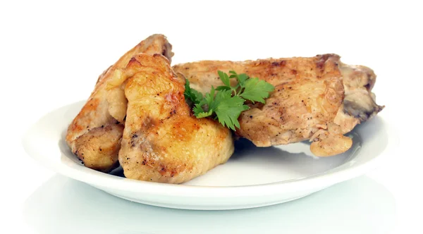 구운된 닭 날개와 다리 흰색 절연 접시에 파 슬 리 — 스톡 사진