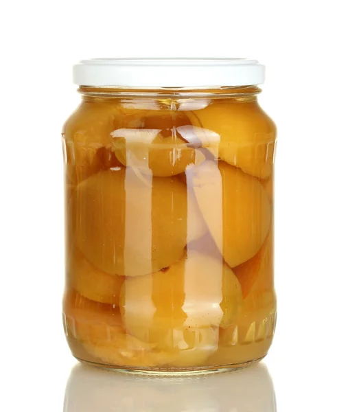 Burk konserverade aprikoser isolerad på vit — Stockfoto