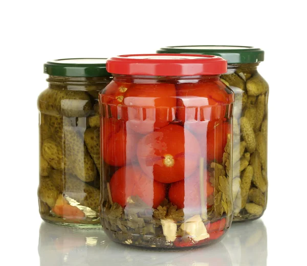 白で隔離される野菜の缶詰の jar ファイル — ストック写真