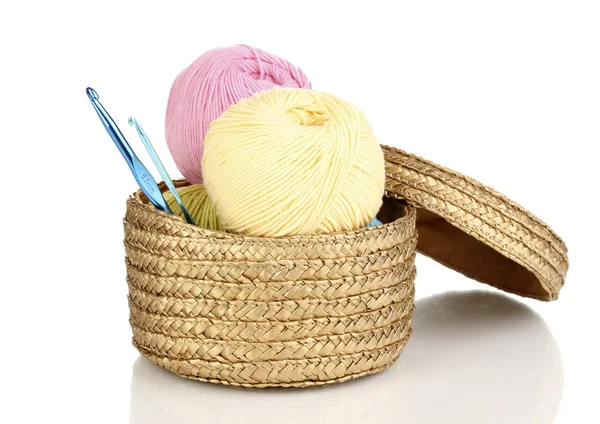 Knitting yarn in basket isolated on white — Stock Photo, Image
