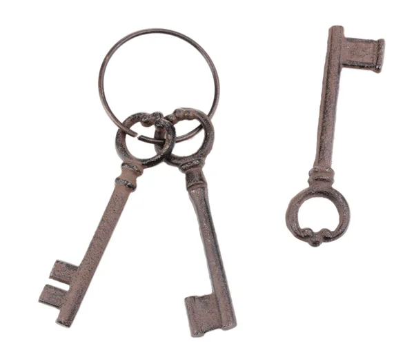 Ein Bündel antiker Schlüssel und ein einzelner Schlüssel isoliert auf weiß — Stockfoto