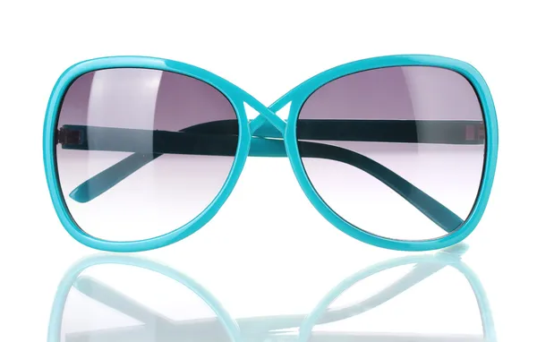 Модні жіночі сині сонцезахисні окуляри ізольовані на білому — стокове фото