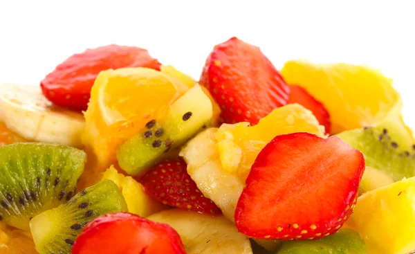 Ensalada de frutas frescas aislada en blanco — Foto de Stock