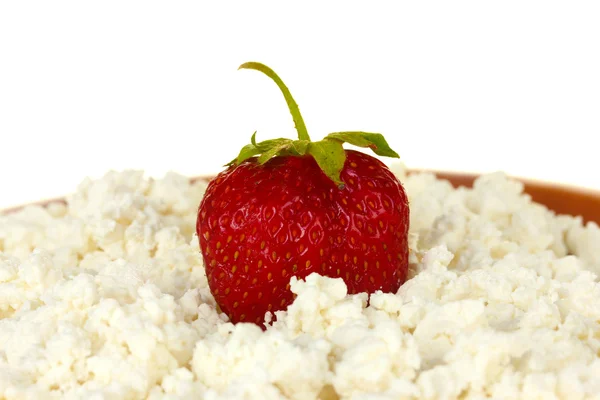 Cottage cheese with strawberry in a plate on white background close-up — Stock Photo, Image