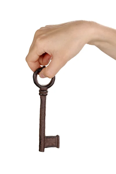 Mano de mujer sosteniendo una llave antigua sobre fondo blanco — Foto de Stock