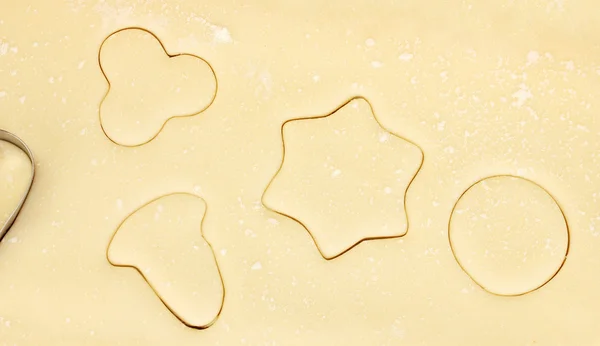 Cozinhar biscoitos com moldes close-up — Fotografia de Stock