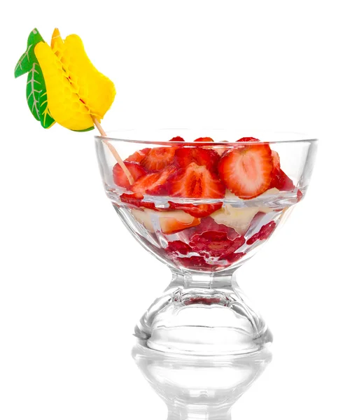 Mieszane owoce i jagody w okularach na białym tle — Zdjęcie stockowe