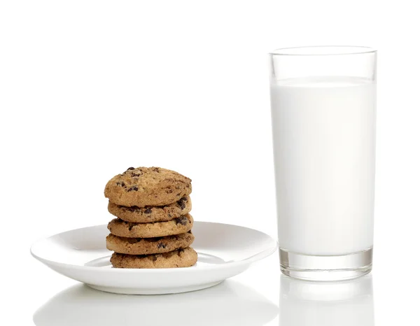 A tej és a cookie-kat, elszigetelt fehér üveg — Stock Fotó