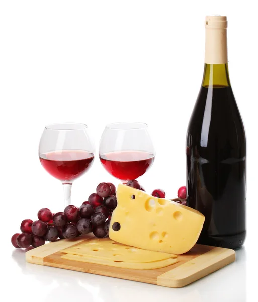 Láhev značkového vína s pohárky a sýrem izolovaných na bílém — Stock fotografie