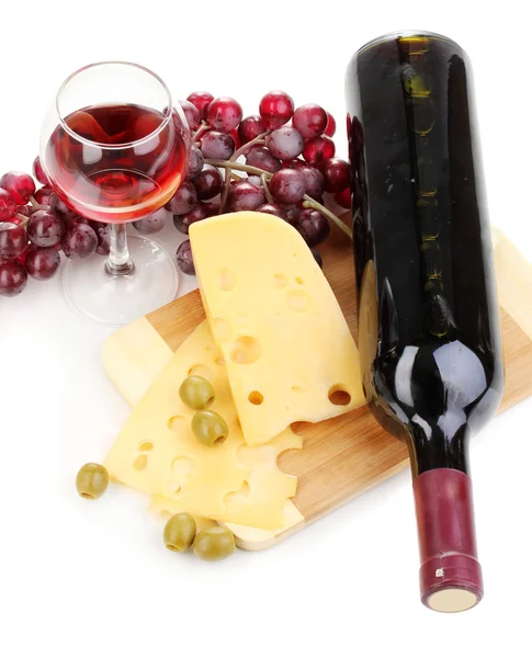 Garrafa de grande vinho com vinho e queijo isolado em branco — Fotografia de Stock