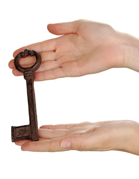 Mano de mujer sosteniendo una llave antigua sobre fondo blanco — Foto de Stock