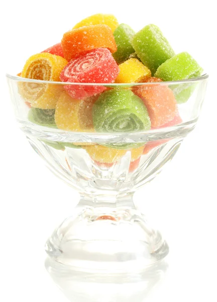 흰색에 분리 된 유리그릇에 들어 있는 화려 한 젤리 사탕 — 스톡 사진