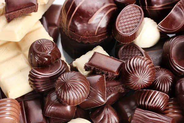 Muchos caramelos de chocolate diferentes primer plano — Foto de Stock