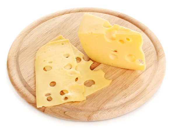 在菜板上白色隔离的奶酪 — 图库照片