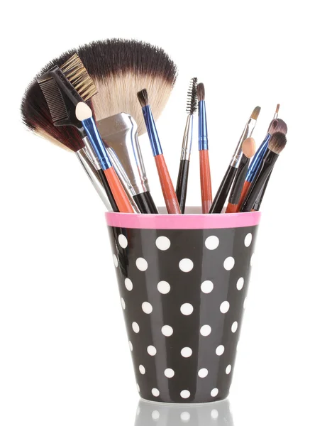Beyaz izole bir siyah benekli Cup makyaj fırçaları — Stok fotoğraf