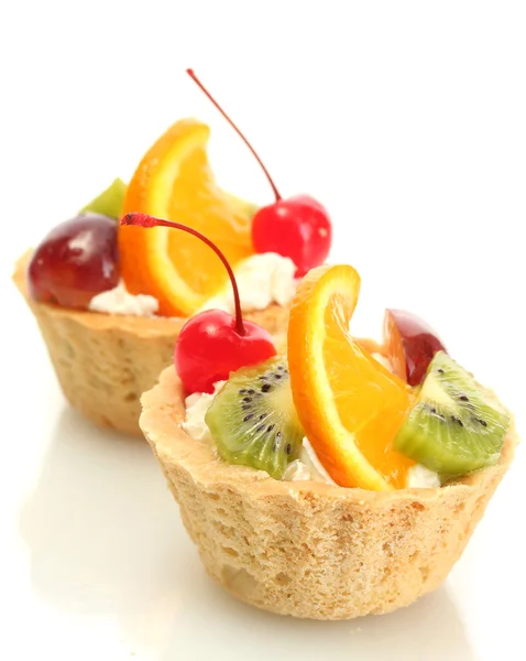 香甜的月饼与水果上白色隔离 — 图库照片