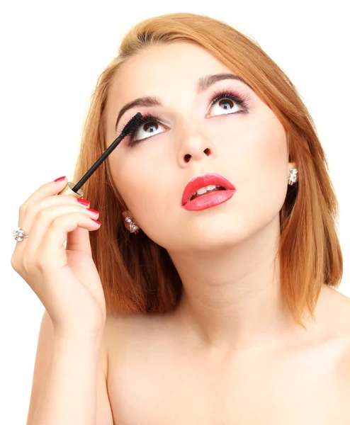 Beautiful young woman applying mascara on her eyelashes — Stock Photo, Image