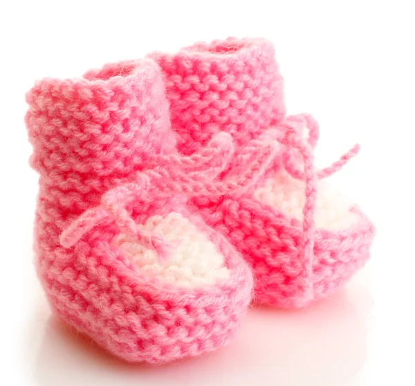白で隔離されるピンクの赤ちゃんブーツ — ストック写真