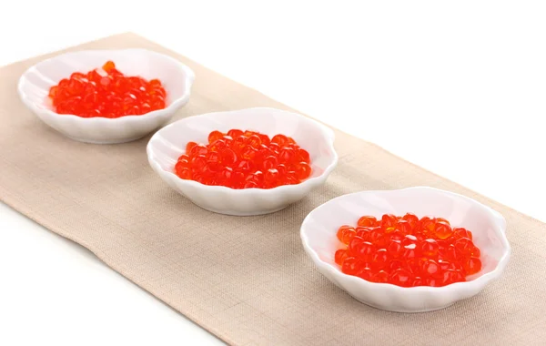 Roter Kaviar in weißen Schalen isoliert auf weißem — Stockfoto