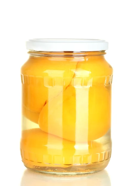 白で隔離されるモモ缶詰の jar ファイル — ストック写真