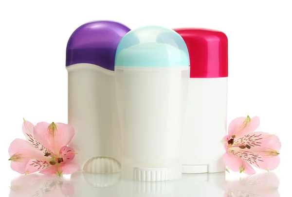 Deodoranty s květem izolované na bílém — Stock fotografie
