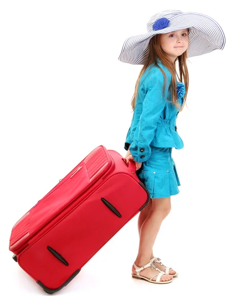 Portrét holčička s cestovní pouzdro a klobouk izolovaných na bílém — Stock fotografie