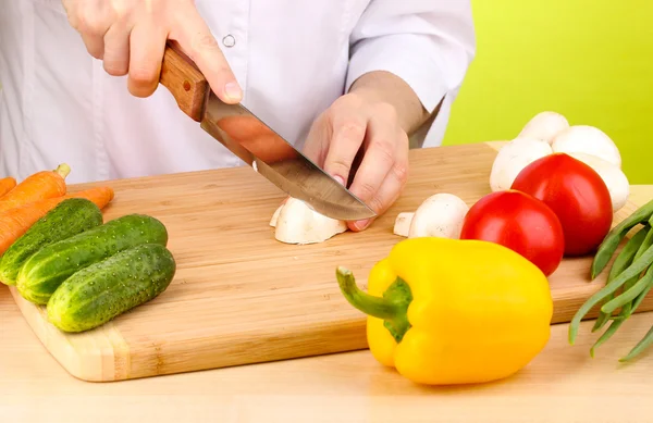 Picar ingredientes alimentarios —  Fotos de Stock