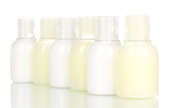 Hotel bottiglie cosmetiche isolate su bianco — Foto Stock