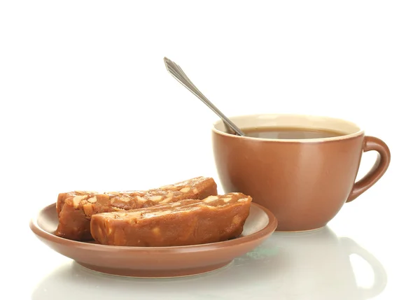 Šálek čaje a talířek s chutné zmrzlinové izolovaných na bílém — Stock fotografie