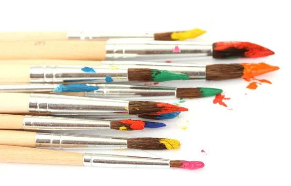 Ile üzerine beyaz izole guaj boya fırçaları — Stok fotoğraf