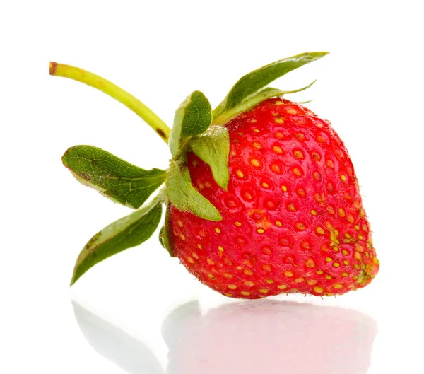 Zoete rijpe aardbeien op witte geïsoleerd — Stockfoto