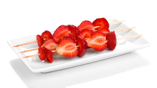 Süße reife Erdbeeren am Stock isoliert auf weiß — Stockfoto