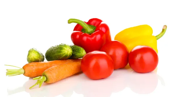 Färska grönsaker isolerade på vitt — Stockfoto