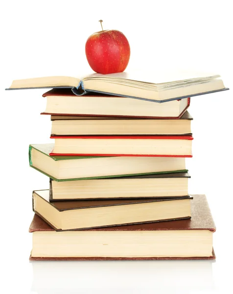 Torre di libri con mela isolata su bianco — Foto Stock