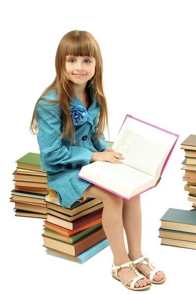 Маленькая девочка с книгами, изолированными на белом — стоковое фото