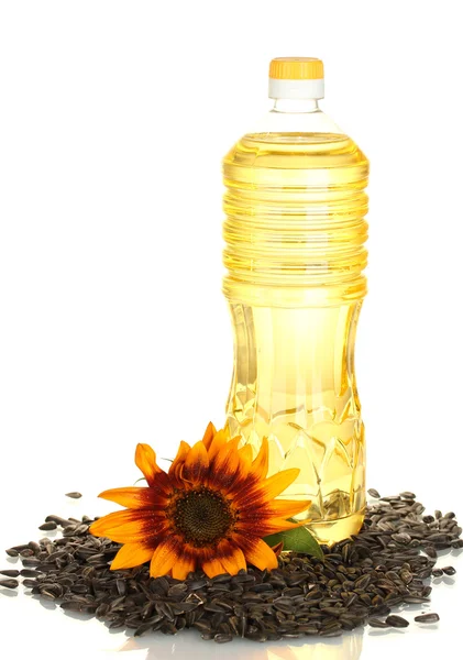 Zonnebloemolie in een plastic fles geïsoleerd op witte achtergrond — Stockfoto