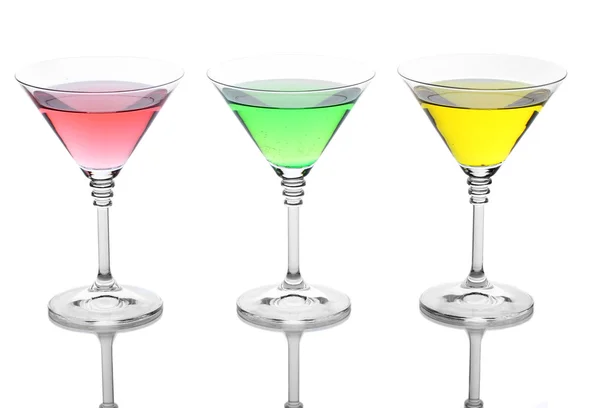 Cocktail alcolici isolati su bianco — Foto Stock