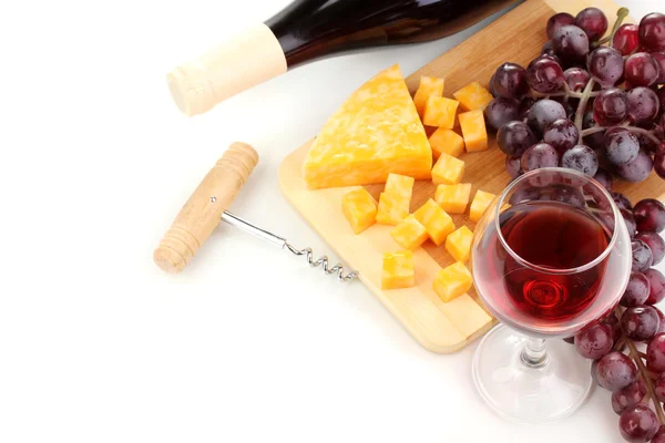 Büyük şarap kadehinin ve izole üzerine beyaz peynir ile — Stok fotoğraf