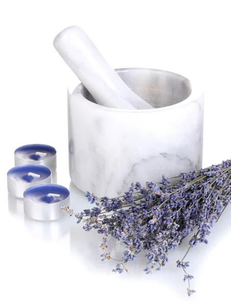 Lavendel met mortel en kaarsen geïsoleerd op wit — Stockfoto