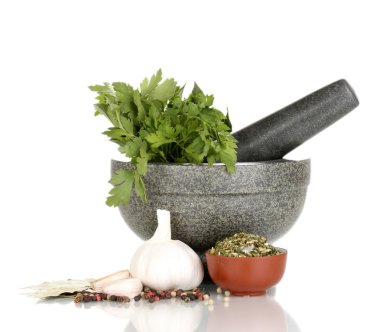 malzemeler ve baharat üzerine beyaz izole yemek pişirmek için