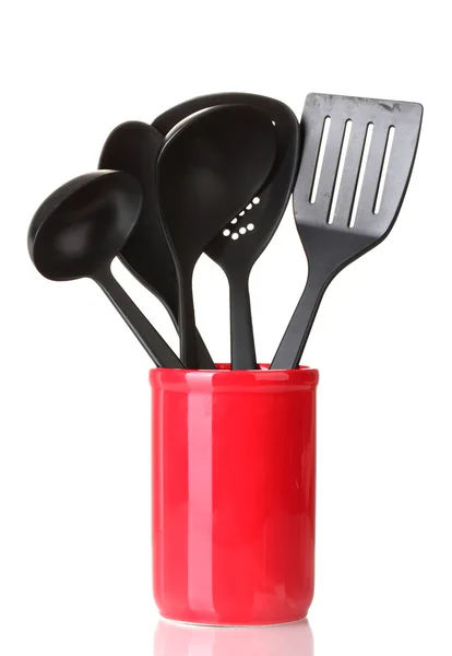 Siyah mutfak eşyaları üzerinde beyaz izole Kupası — Stok fotoğraf