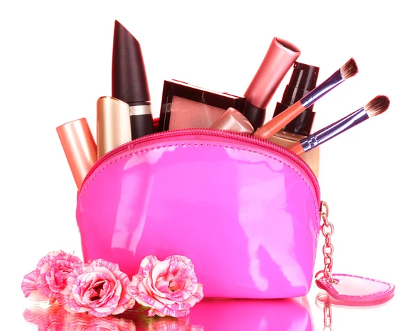 Maquiagem saco com cosméticos e escovas em fundo rosa — Fotografia de Stock