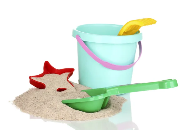 子供のビーチおもちゃと砂の白で隔離 — ストック写真