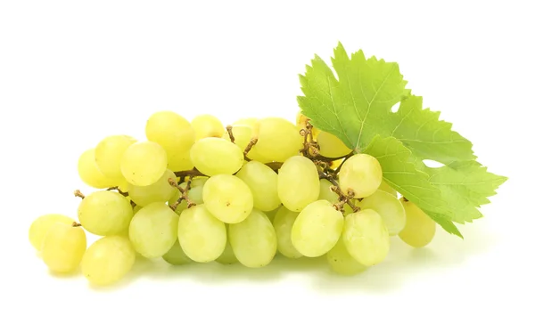 Uvas dulces maduras aisladas en blanco — Foto de Stock