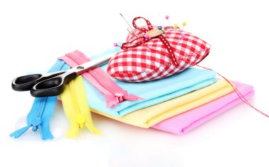 dikiş aksesuarları ve kumaş üzerine beyaz izole