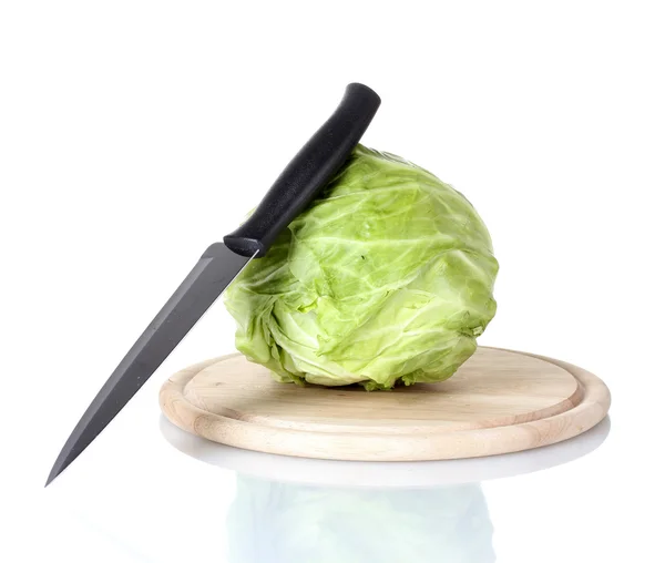 Repolho em uma placa de corte com faca no fundo verde colorido — Fotografia de Stock