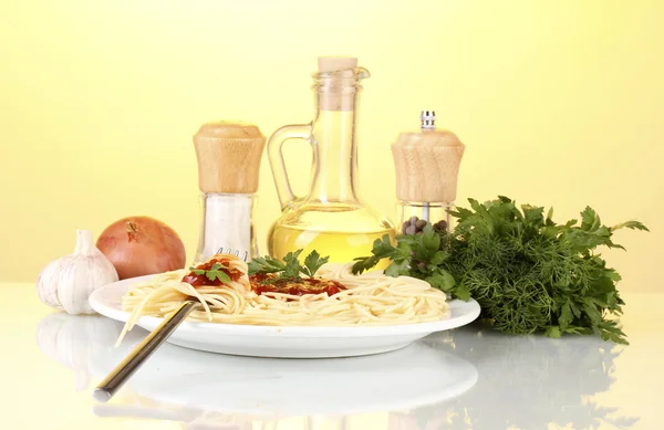 Composition of the delicious spaghetti on bright background — Stock Photo, Image