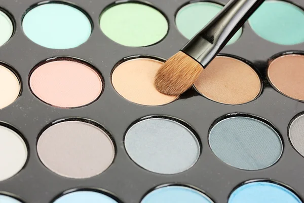 Shadow kit with brush for make-up — Stock Photo, Image